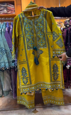 WOMEN’S EMBROIDERED 3-PIECE SUITS